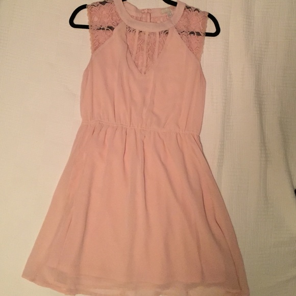 Very cute Gianni Bini lace dress.