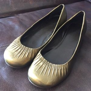 Report Gold Flats size 8