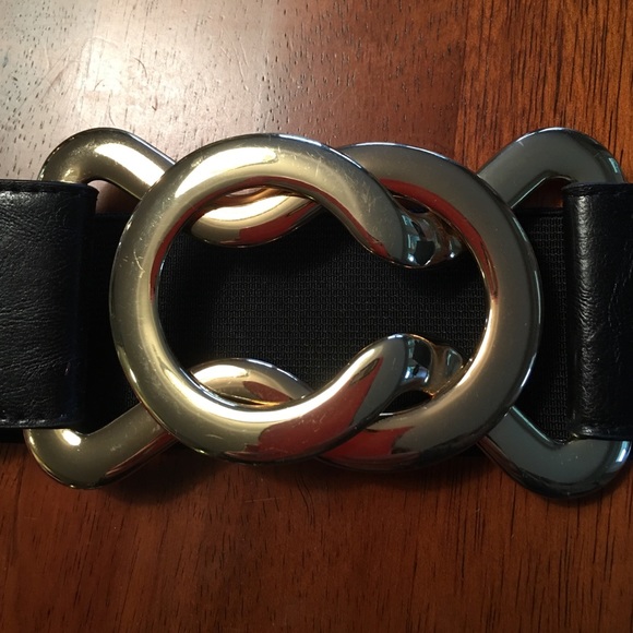 Neat belt with gold clasp! Stretchy!