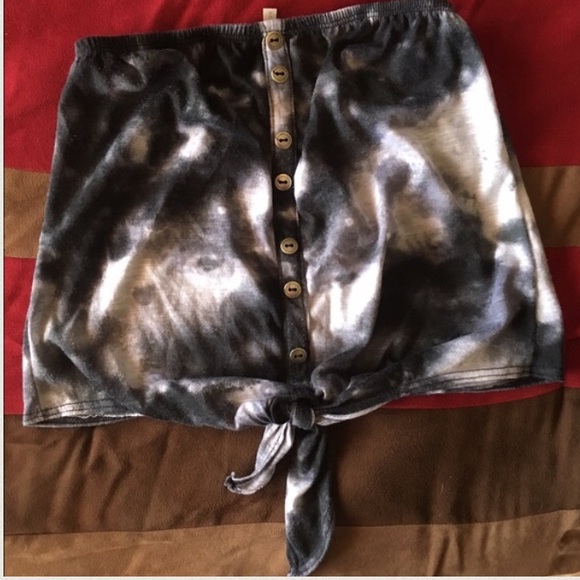 Kirra Black and white galaxy print tube top 🔮