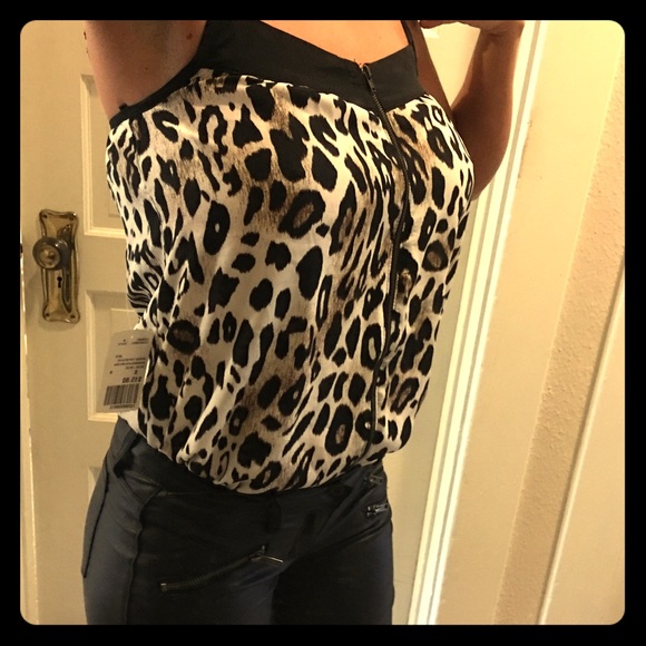 Forever 21 leopard cheetah zip up blouse NWT - Picture 2 of 3