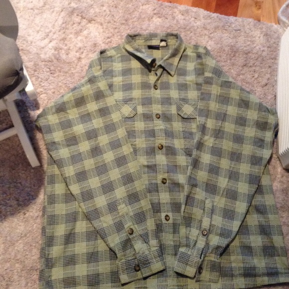 Men's Patagonia button down 100% organic cotton