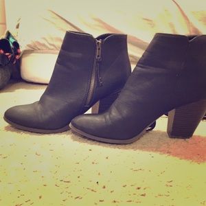 Insane cute ankle booties