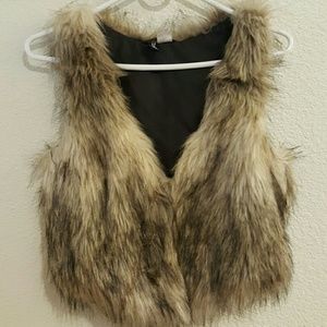 Cropped fur vest