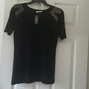 Miroa studded shoulder black tee