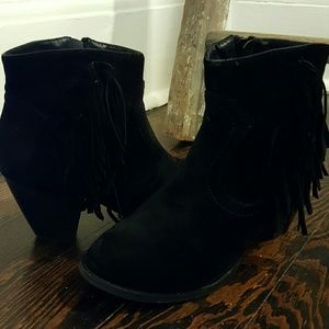 Black fringe booties!