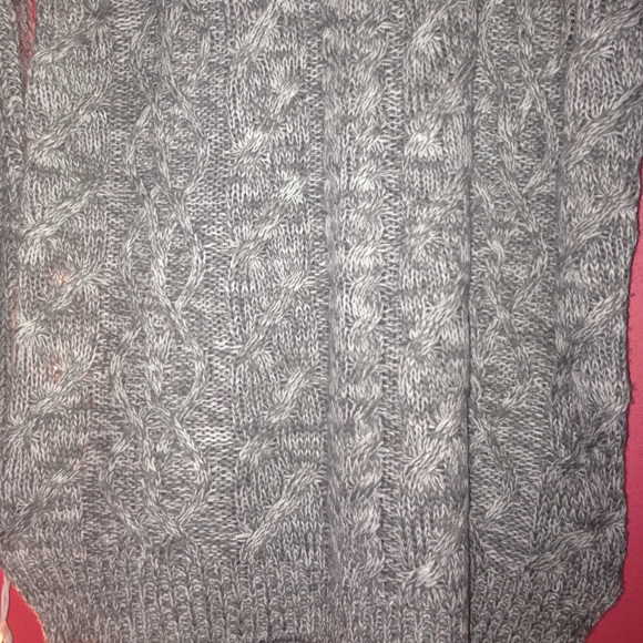 Gray and white sweater ✨ - Picture 2 of 3