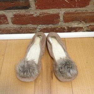 Gap micro suede textile cute pom slippers