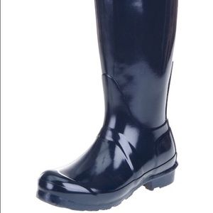 Size 8 M Classic Navy Hunter Rainboot. Never worn!