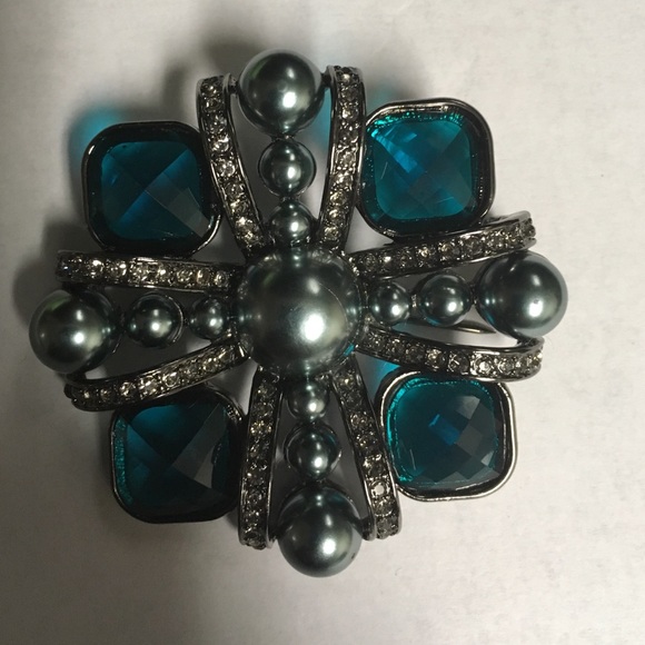 BEAUTIFUL Turquoise/Aqua & pearl Brooch