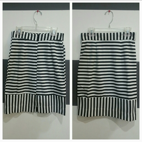 PINSTRIPE PENCIL SKIRT NWOT - Picture 4 of 4