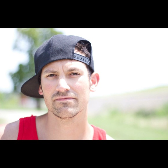 Meet your Posher, Justin - Picture 2 of 3