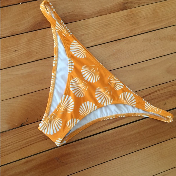 ‼️SOLD‼️Ama Bikinis orange shell set - Picture 2 of 3