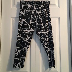 Black/White Pattern Crop Leggings