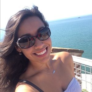 Meet your Posher, Alyssia