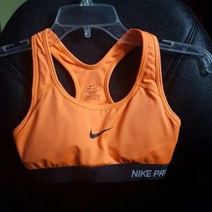 Nike pro sports bra