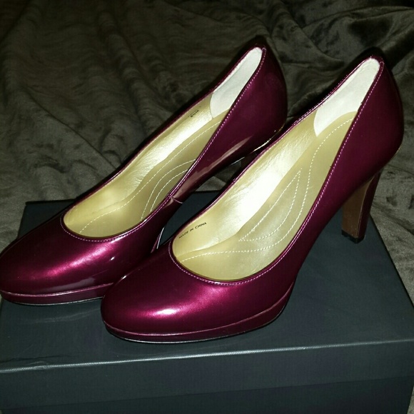 Tahari pumps