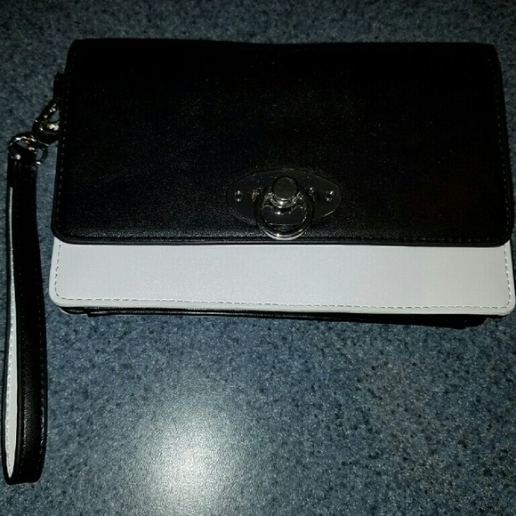 NWOT White House Black Market wristlet