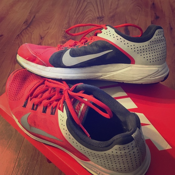 Red Nike Zoom shoes. Men's 8.5, fits women's 9.5.