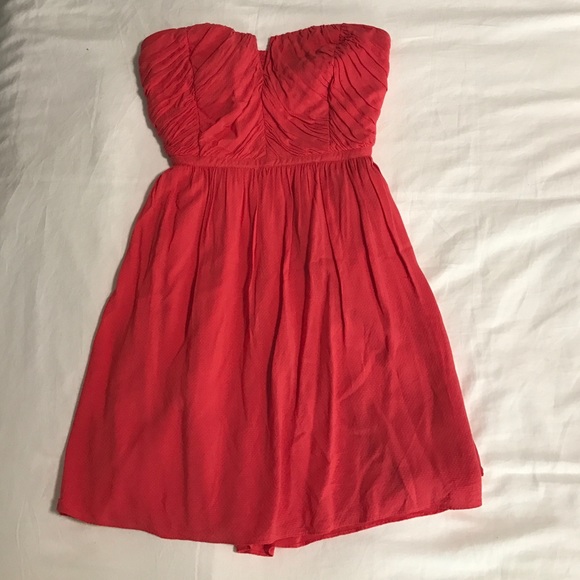 Kimchi Blue Ruched V-Front Strapless Dress