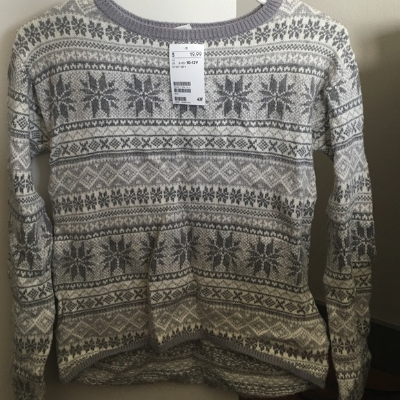 New H & M girls sweater