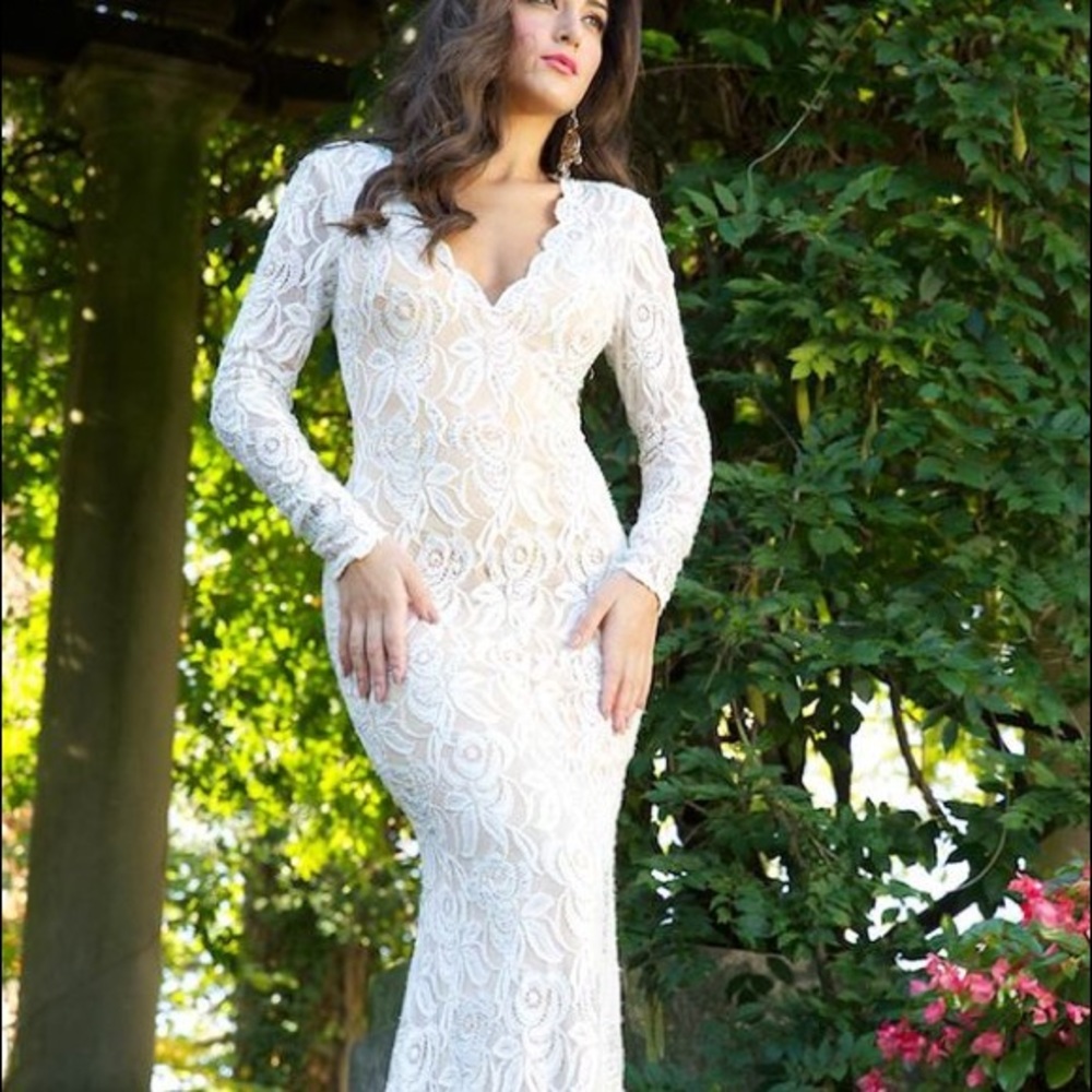 White lace Jovani Gown Size 6