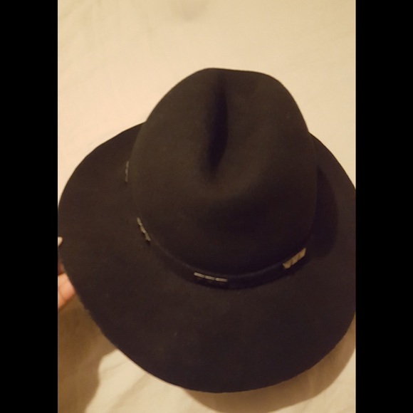 Studded hat - Picture 2 of 2