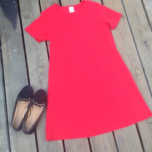 Ribbed red shift dress