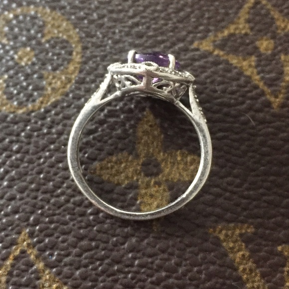 Amethyst and White Sapphire ring - Picture 2 of 3