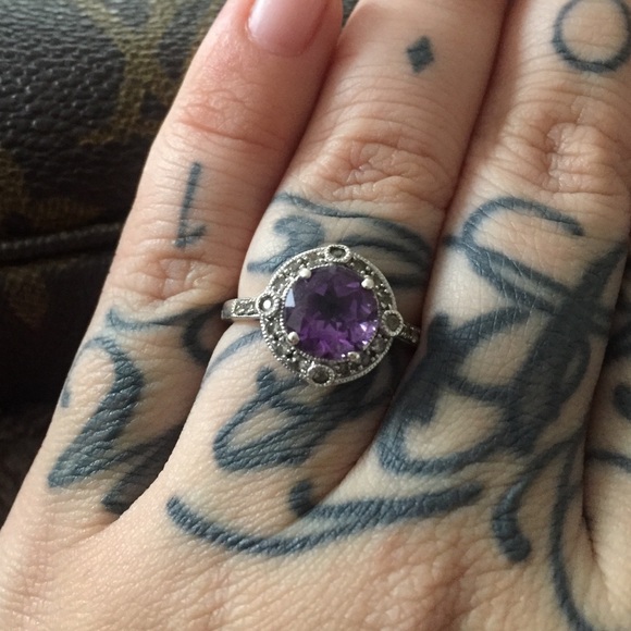 Amethyst and White Sapphire ring - Picture 3 of 3