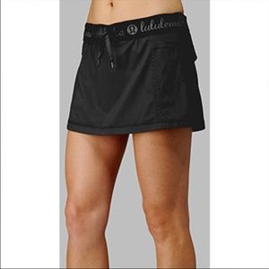 Lululemon roll down run/tennis sport skirt 😎