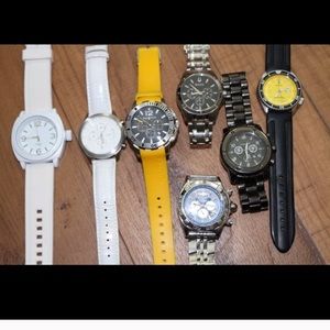 REServed 6 watches not 7. Missing one white.