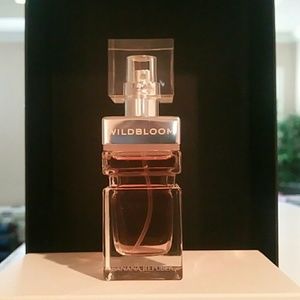 Banana Republic perfume spray in Wildbloom