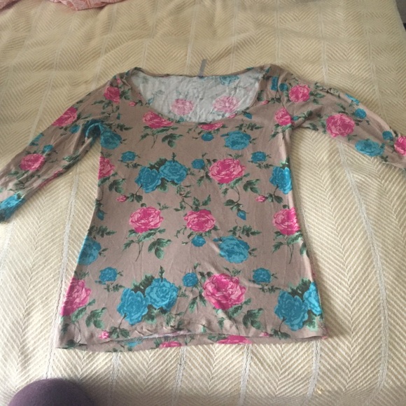 3/4 Sleeve scoop neck top