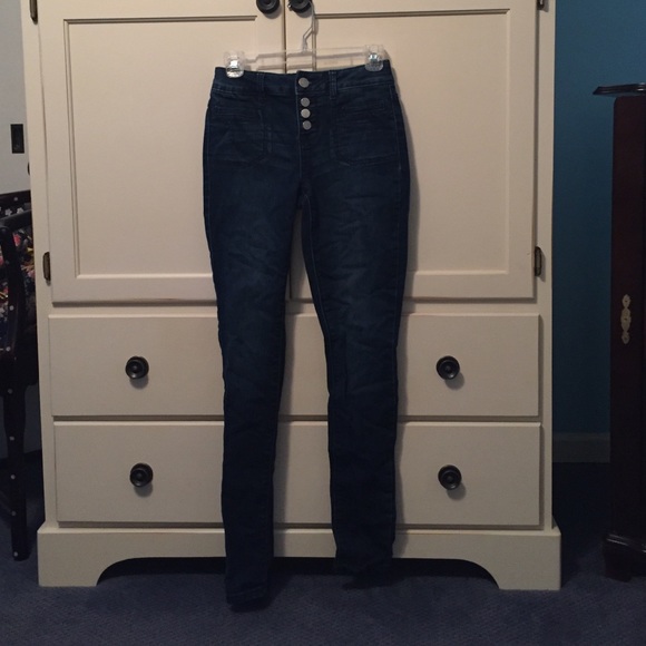 Button up, high waisted jeans