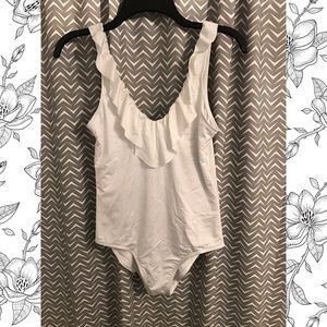 White one piece bathing suit 👙