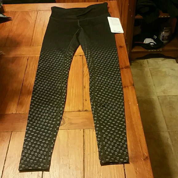 🤗🤗TRADED🤗🤗  Lululemon Wunder Under SE* - Picture 4 of 4