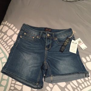 Seven7 Size 6 denim shorts, new with tags