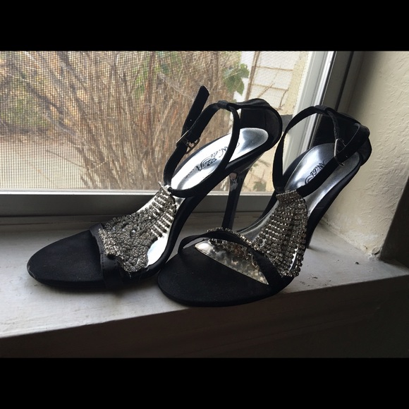 Wild Rose sparkle high heels size 5.5