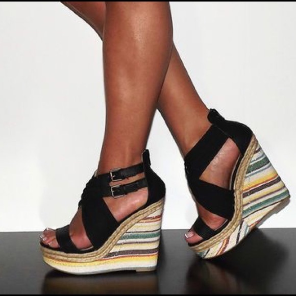 Soda Colorfully striped wedges! 🌈