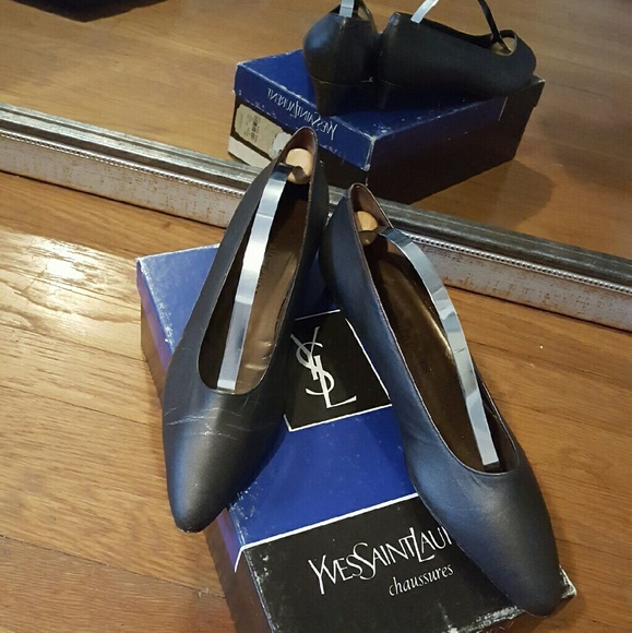 Yves Saint Laurent women's shoes pumps closed-toe