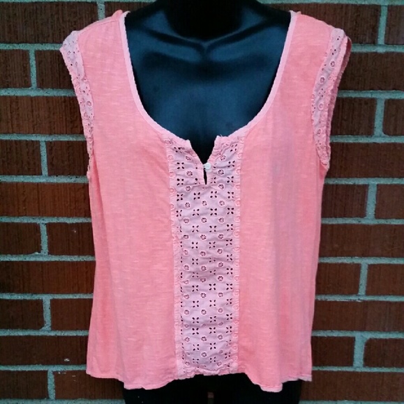 AE eyelet trim top