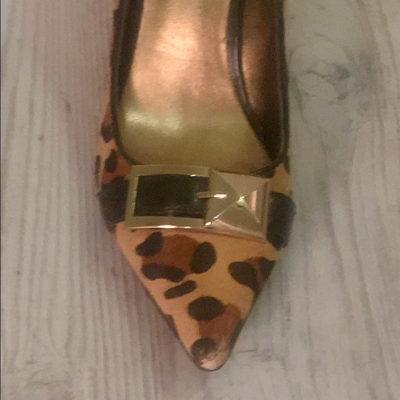 Leopard print pump