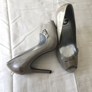 G by guess paten leather gray nude platform pump
