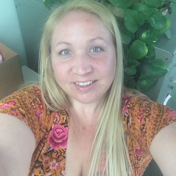 Meet your Posher, Sarah - Picture 2 of 2