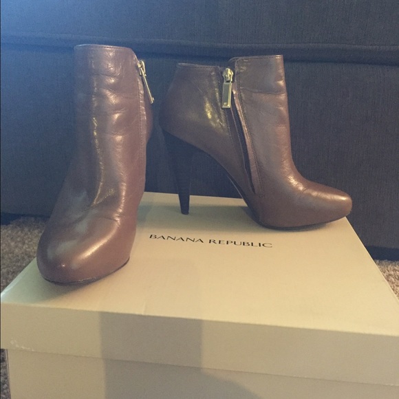 Mauve booties