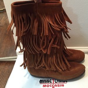 Minnetonka fringe boots