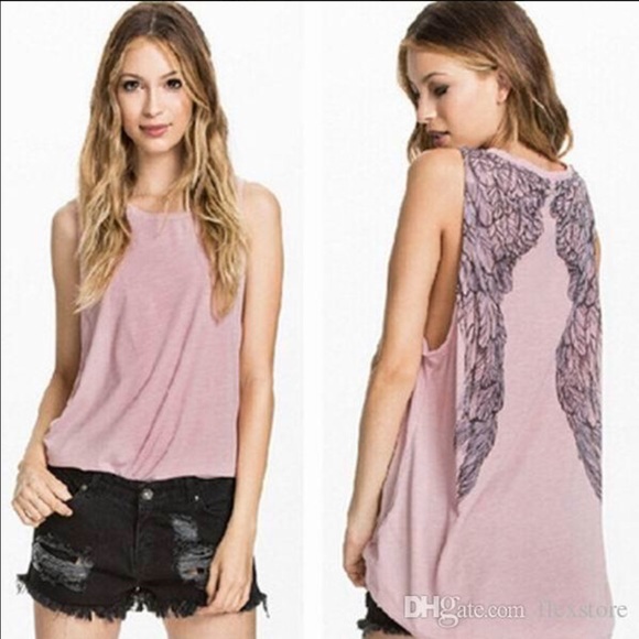 🦋ON SALE!🦋Angel Wings Graphic High Low Tee. NWT!