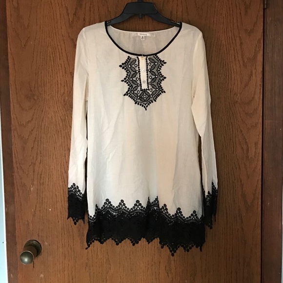 White long tunic shirt with black lace features