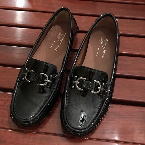 🌷NWOT DONALD J PLINER Black Patent Leather Loafer